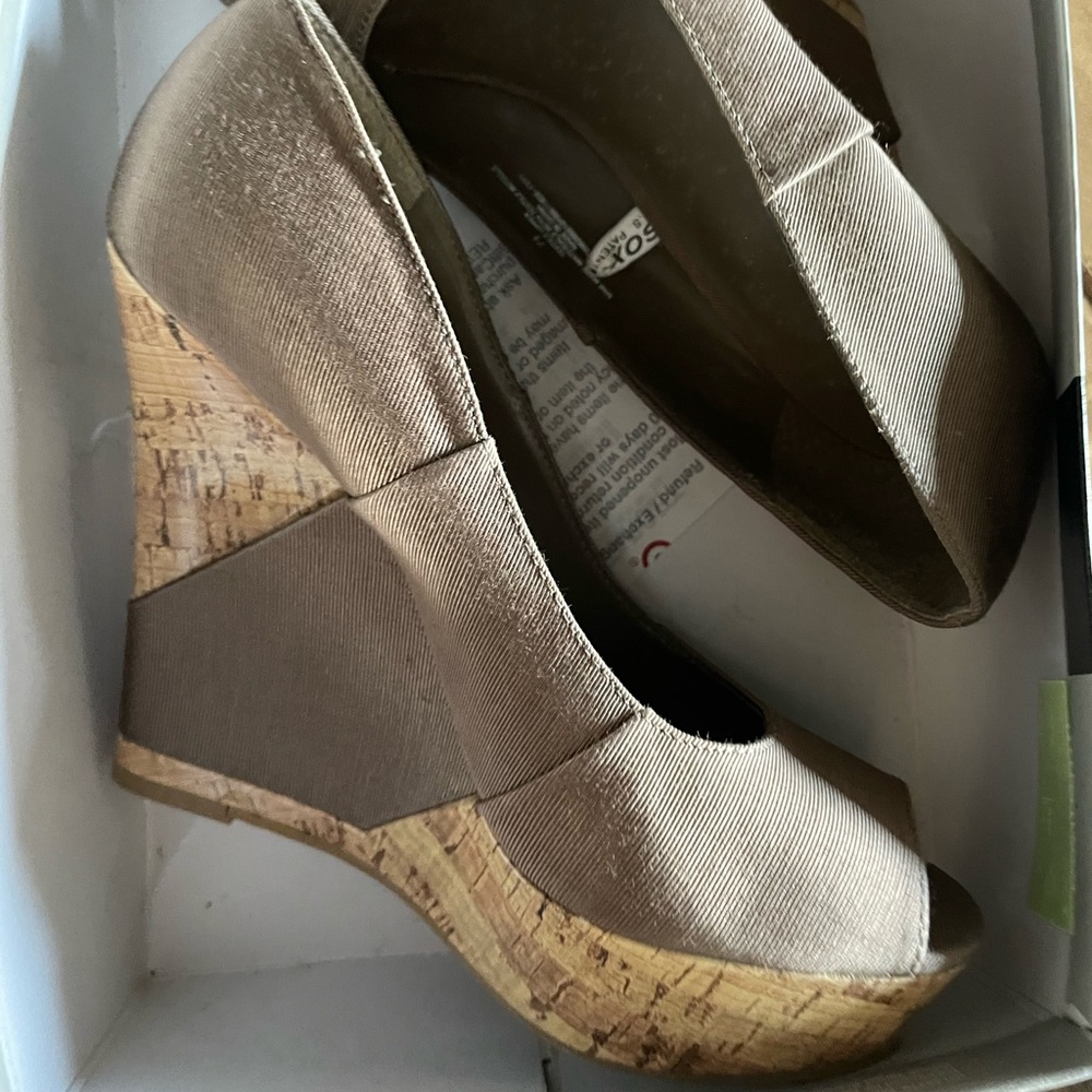 Peep toe wedges